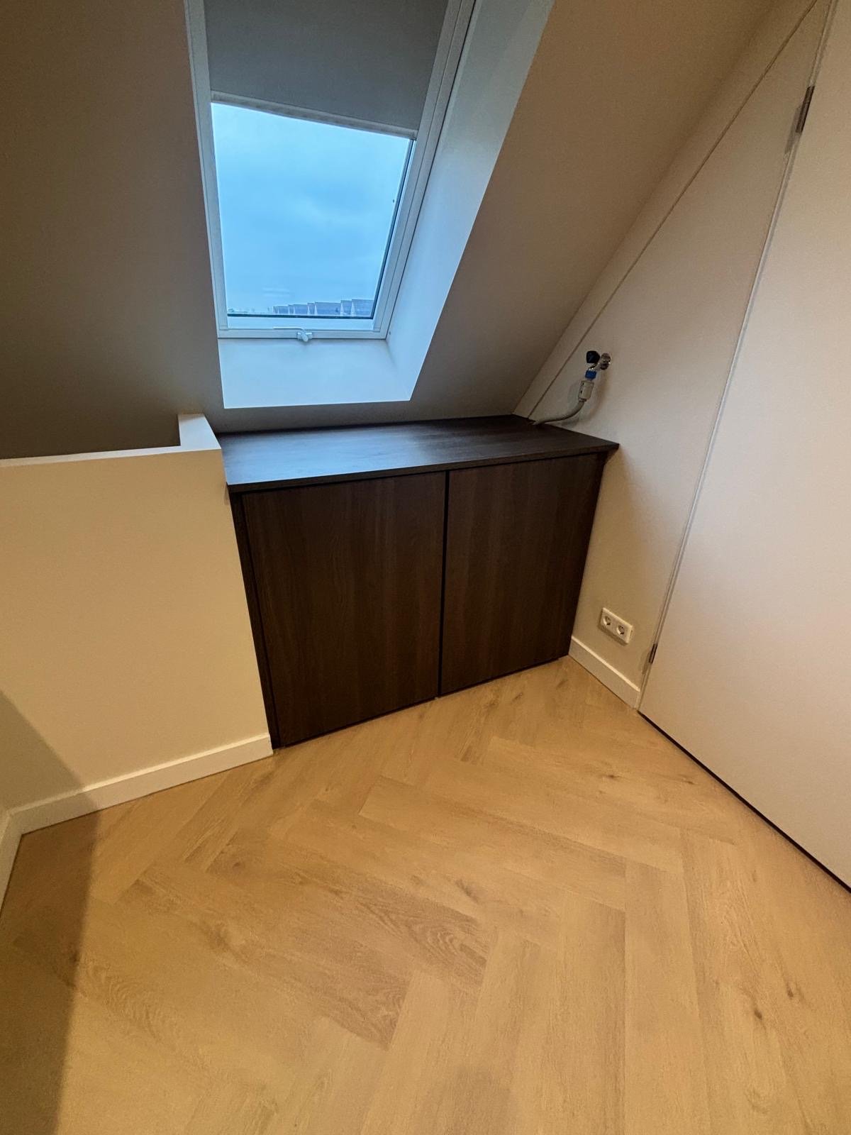 Dakkapel kast onder dakraam
